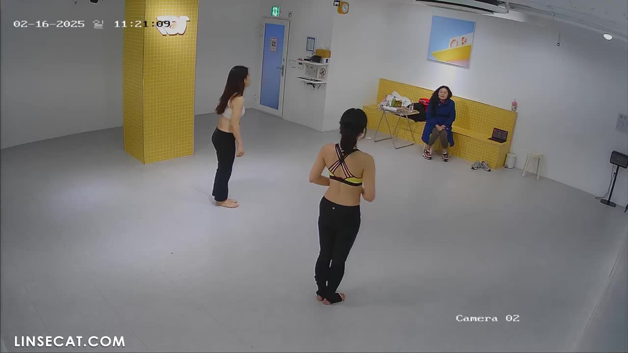 [신작] 나이 든 댄스 선생님들은 어린 여학생들에게 모든 댄스 동작이 핫한 섹스 체위라고 가르칩니다. 춤추는 여자를 여자친구로 삼으면 일주일에 21번 섹스를 하게 될 겁니다. [해킹된 한국 IP 카메라] [단독 영상] 썸네일