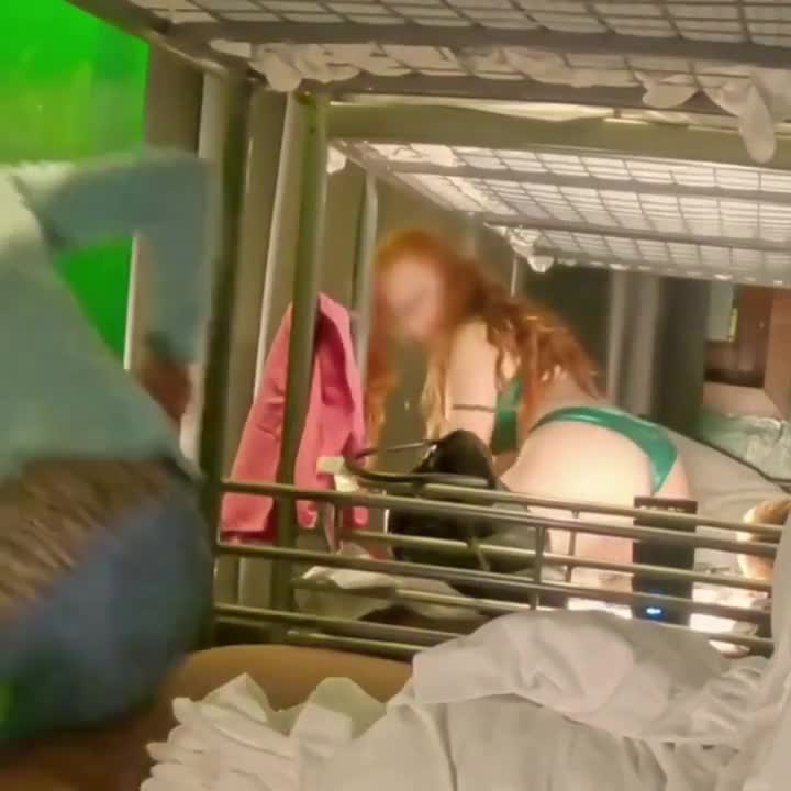 호스텔만 노리는 성공률 100프로 대물여행남 썸네일