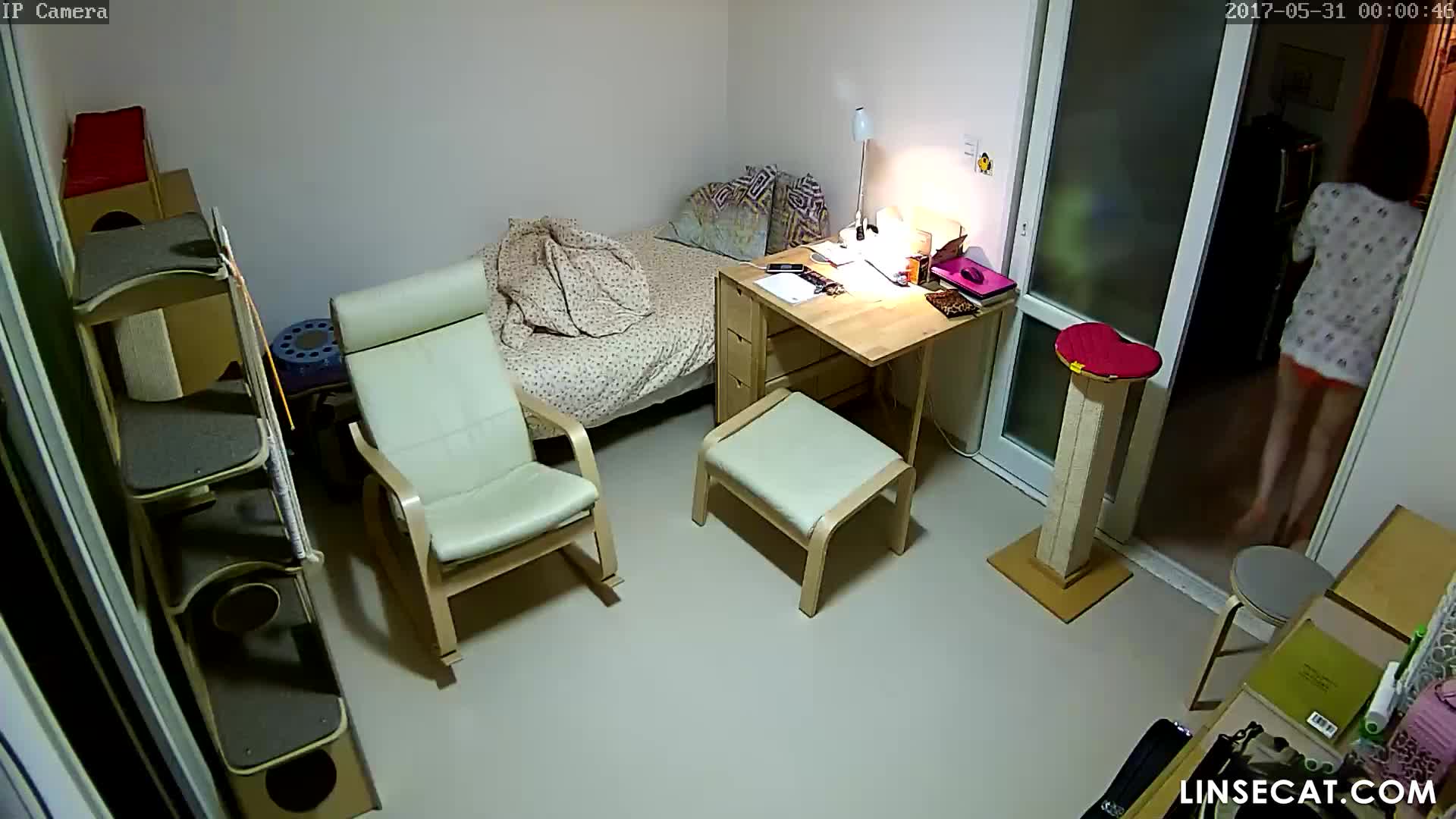 해킹된 가정 감시 카메라 한국 소녀가 그녀의 남자 친구에게 전화하기 전에 한 번 자위, 오르가즘 그녀는 성욕이 강하고 3일 동안 2번 자위한다. 썸네일